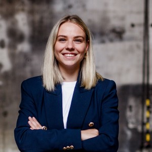 
									Laura									 									 Troostwijk									